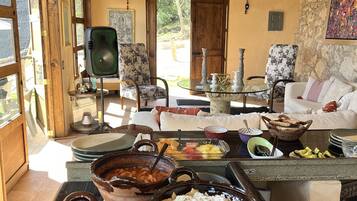 Buffet breakfast on weekends (MXN 250.00 per person)