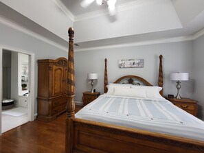 3 bedrooms, iron/ironing board, WiFi, bed sheets - Masters Tournament, Pet friendly, Home away from Home (Evans)