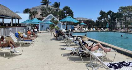 JUPITER BAY! Beachside Bliss in the Sunshine State!