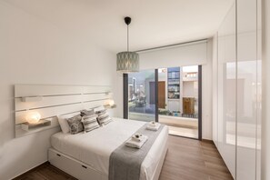 3 bedrooms, in-room safe, iron/ironing board, free WiFi