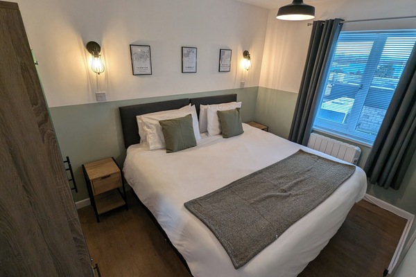 2 bedrooms, iron/ironing board, free WiFi, bed sheets