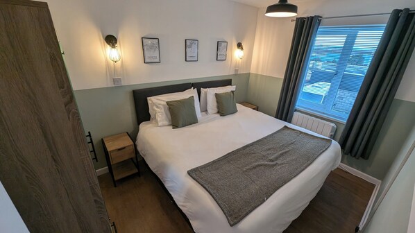 2 bedrooms, iron/ironing board, free WiFi, bed sheets - Beautiful 2 Bedroom Apartment in Brean, Somerset - 100 Yards From The Beach (Brean)