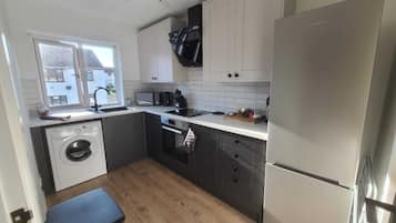 Kjøleskap, mikrobølgeovn, ovn og oppvaskmaskin