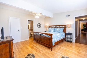 4 bedrooms, iron/ironing board, free WiFi, bed sheets