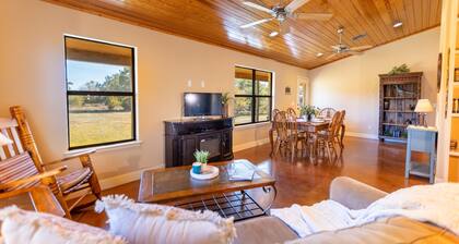 Star Ranch Cottage- Starry Nights & Cozy Comfort