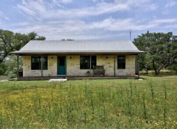 Exterior - Star Ranch Cottage- Starry Nights & Cozy Comfort (Wimberley)