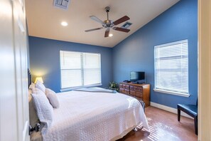 2 bedrooms, iron/ironing board, free WiFi, bed sheets - Star Ranch Cottage- Starry Nights & Cozy Comfort (Wimberley)