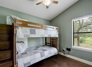 2 bedrooms, iron/ironing board, WiFi (free), bed sheets