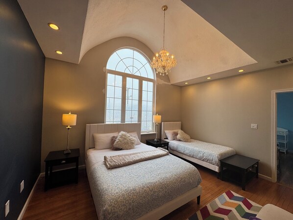 6 habitaciones, escritorio, wifi y ropa de cama 