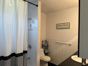 Suihku, pyyhkeet, saippua, sampoo