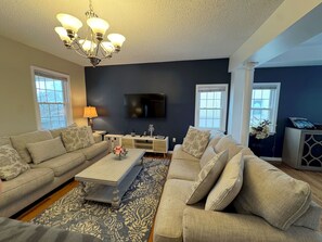 Smart-tv, dvd-afspiller, bordtennisbord