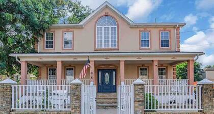 Beach Mansion • 1 Block to Beach • Sleeps 16+ • Large Groups & Family Trips