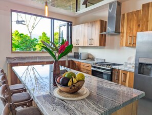 Frigorífic, microones, forn i placa de cuina 