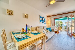 Dining - Alcudia Beach Apartment in Alcudia Beach (Alcúdia)