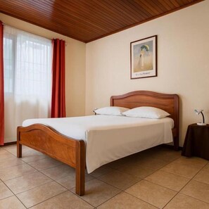 Basic Apartment | 2 bedrooms, premium bedding, Tempur-Pedic beds, blackout drapes - Casa Cafetal Aeropuerto Two Bedrooms  (Alajuela)