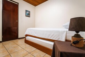 2 bedrooms, premium bedding, Tempur-Pedic beds, blackout drapes - Casa Cafetal Aeropuerto Two Bedrooms  (Alajuela)