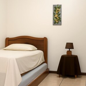 2 Schlafzimmer, hochwertige Bettwaren, Tempur-Pedic-Betten