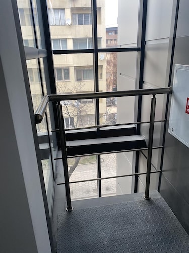 A fully furnished compact  Studio in the top center of Blagoevgrad, Mall