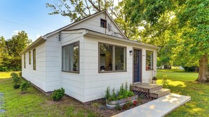 Unclassified image, 4 of 29, button - Charming Virginia Retreat w/ Covered Porch & Yard! (Farmville)