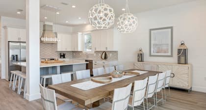 Ovation: Pool, Beach, Sleeps 21!