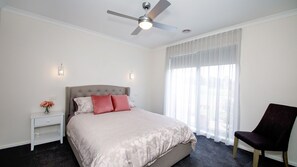 3 bedrooms, iron/ironing board, bed sheets