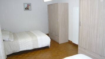 2 chambres, fer et planche à repasser, Wi-Fi gratuit, draps fournis
