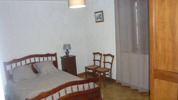 2 chambres, fer et planche à repasser, Wi-Fi gratuit, draps fournis