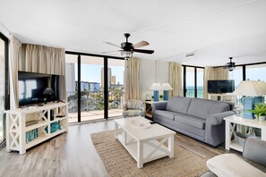 Leilighet, flere senger (Edgewater Tower 1-412) | Oppholdsområde | TV