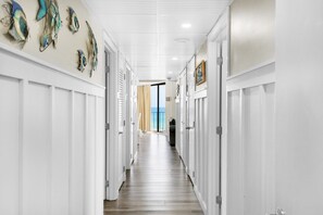 Condo, várias camas (Edgewater Tower 1-412) | Parte interna