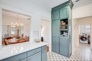 Dining - 1 Mi to Downtown Tyler: Historic Home w/ Porch! (Tyler)