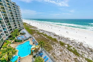 Condo, várias camas (Edgewater Tower 2-611) | Praia | Na praia 