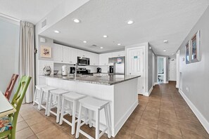 Private kitchen - Majestic Beach Towers 2-1701 (Panama City Beach)