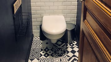 Dusche, Handtücher, Seife, Toilettenpapier