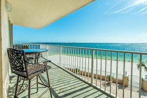 Apartment, Multiple Beds (Waterview Towers 202) | Outdoor dining