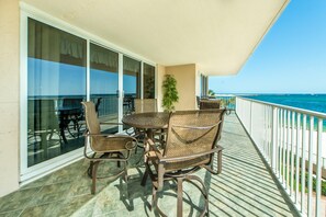 Apartment, Multiple Beds (Waterview Towers 202) | Outdoor dining