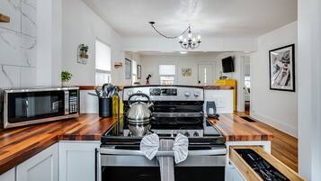 KylskÄp, mikrovÄgsugn, ugn och spishÀll