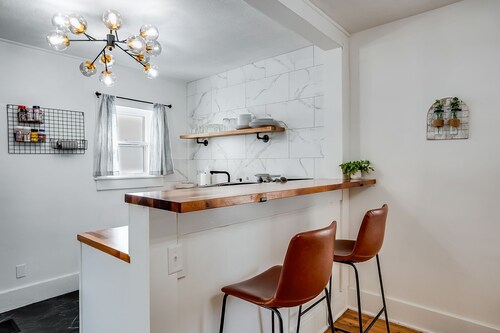 Near Delano and Downtown - Open Floor plan W/ W&D!
