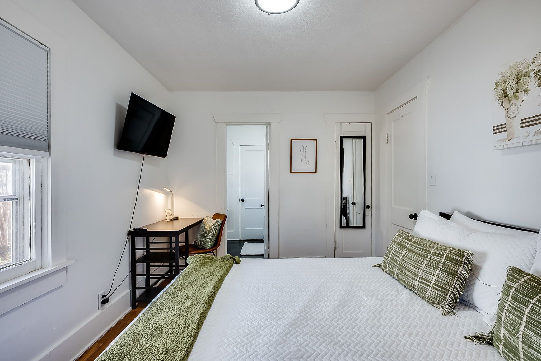 2 slaapkamers, een strijkplank/strijkijzer, gratis wifi, beddengoed