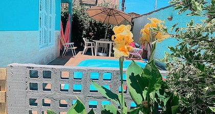 Casa Jardim Secreto. Comodidade e Diversão Próxima da Praia