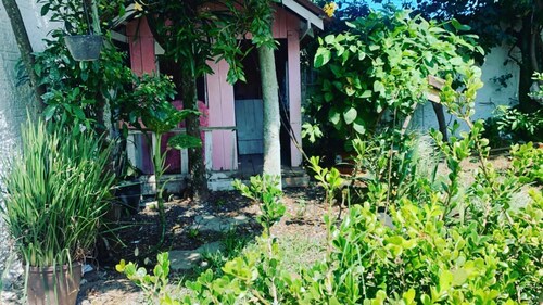 Casa Jardim Secreto. Comodidade e Diversão Próxima da Praia