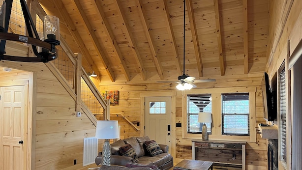 Living area - No Place Like Home (Pigeon forge)
