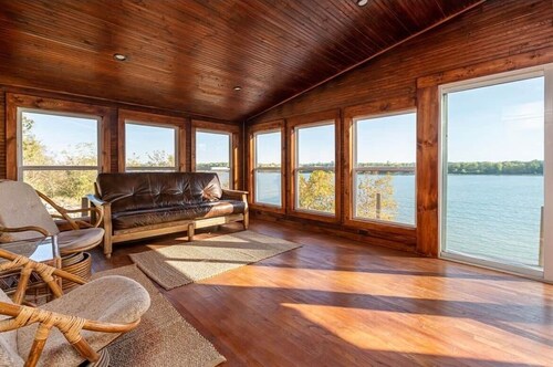 Shawnee |Original Log Cabin Overlooking Ohio River
