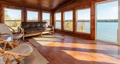 Shawnee |Original Log Cabin Overlooking Ohio River