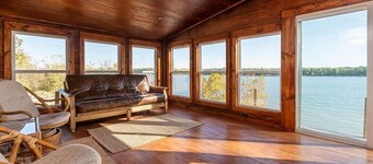 Shawnee |Original Log Cabin Overlooking Ohio River