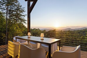 تناول الطعام بالخارج