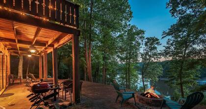 Lakefront Getaway, Private Dock, Porch, and Fishing!