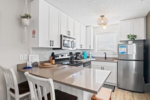 公寓客房, 多張床 (St Martin Beachwalk Villas 112) | 私人廚房 | 烤箱、烤麵包機