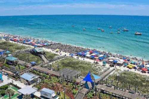 Captains Quarters Oceanfront Renovated! Sleeps 4