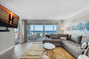 คอนโด, หลายเตียง (Shoreline Towers 3092) | บริเวณนั่งเล่น | ทีวี