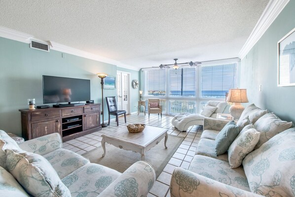 Living area - Shoreline Towers 3074 (Destin)